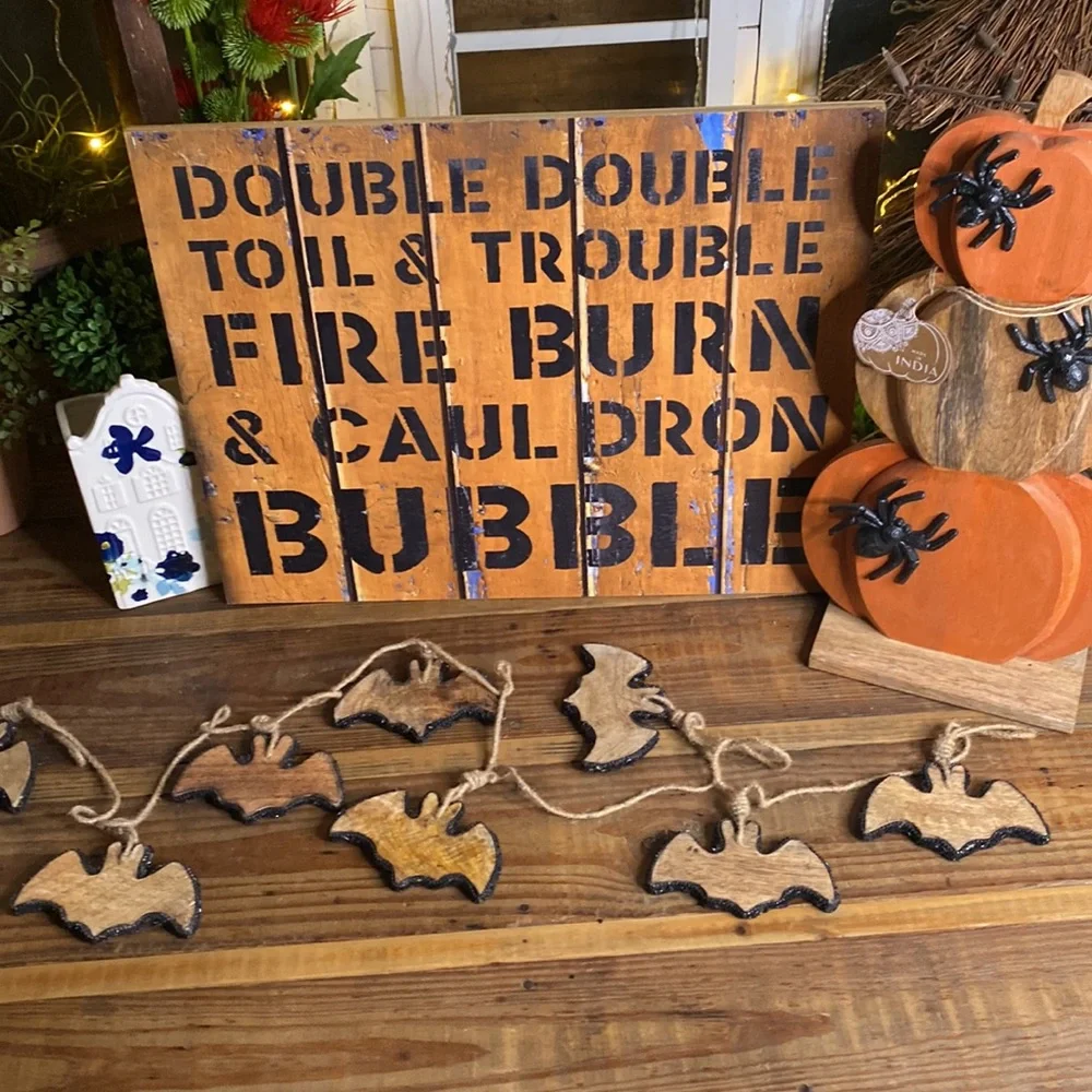 Wooden Bat Garland - Picture 3 of 6